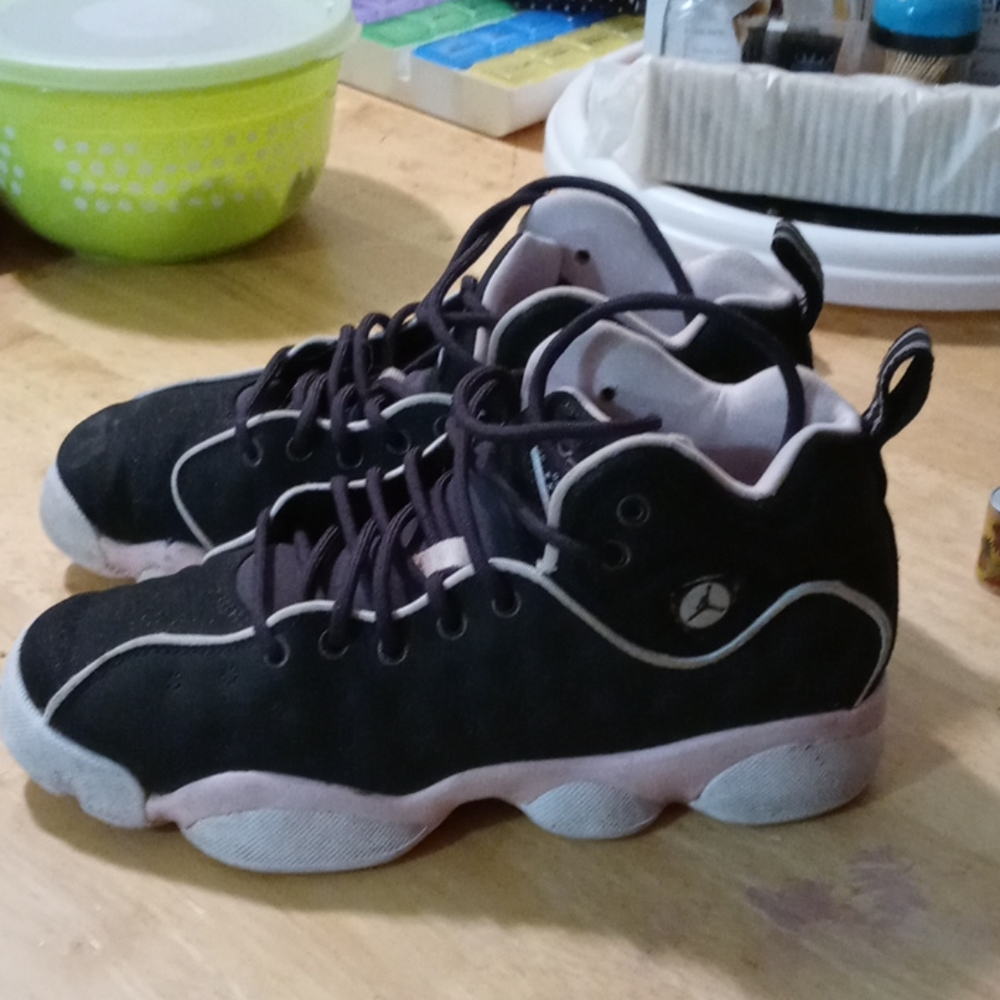 Shoes - Picture 2 of 5